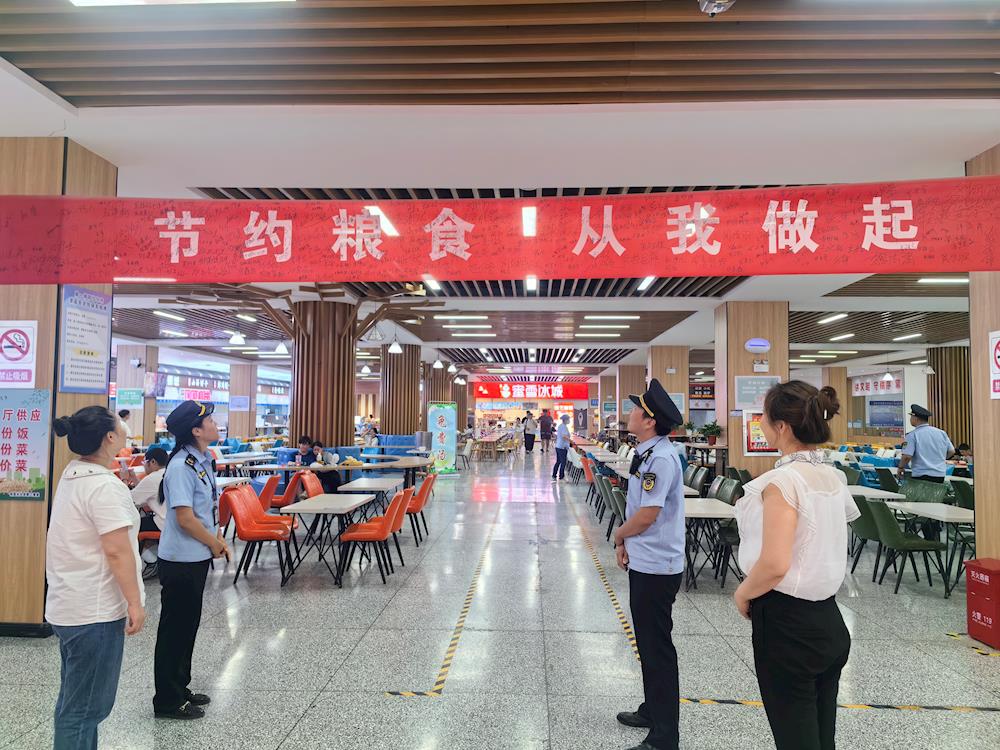 第一師阿拉爾市市場監(jiān)督管理局在學校開展“反對浪費，崇尚節(jié)約”主題宣講活動