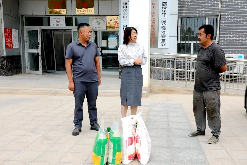 節(jié)前慰問(wèn)暖人心