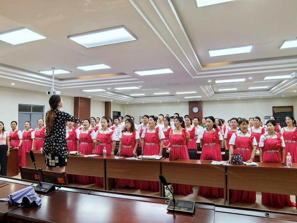 慶祝兵團(tuán)成立70周年丨永遠(yuǎn)跟黨走 紅色心中留