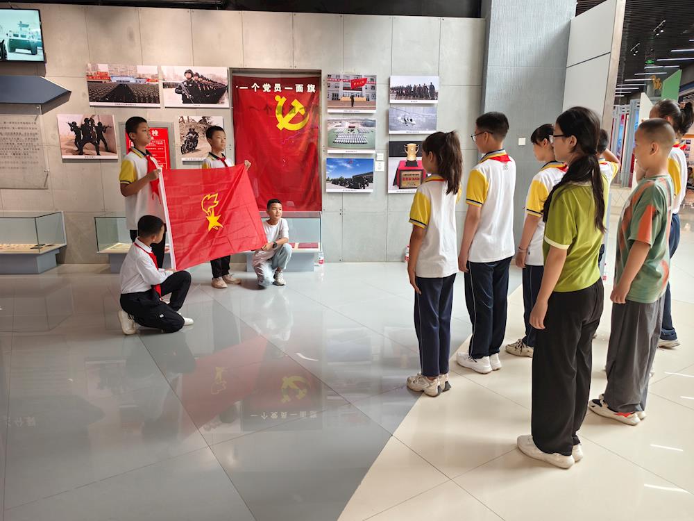 五團中學開展“童心筑夢向黨旗 紅色薪火永傳承”歡慶建黨節主題教育實踐活動