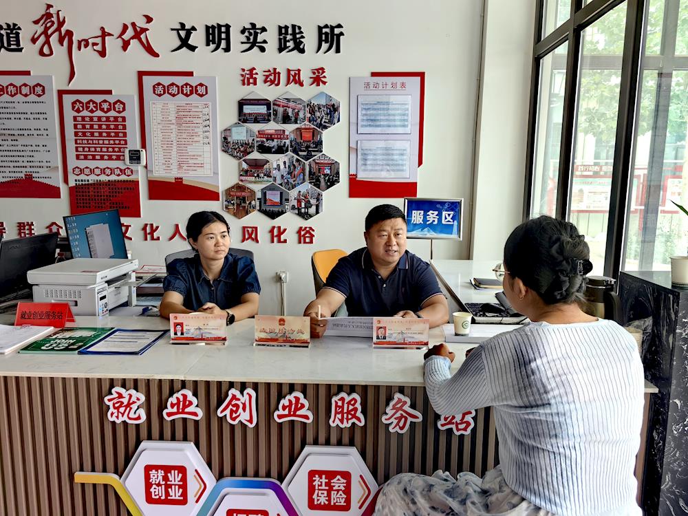 用好人大代表聯絡站 架起群眾連心橋 —青松路街道人大代表聯絡站扎實 開展代表進站接訪活動