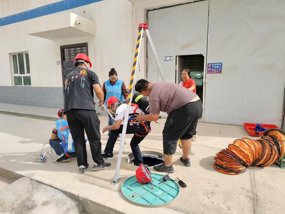 五團沙河鎮開展有限空間應急救援演練