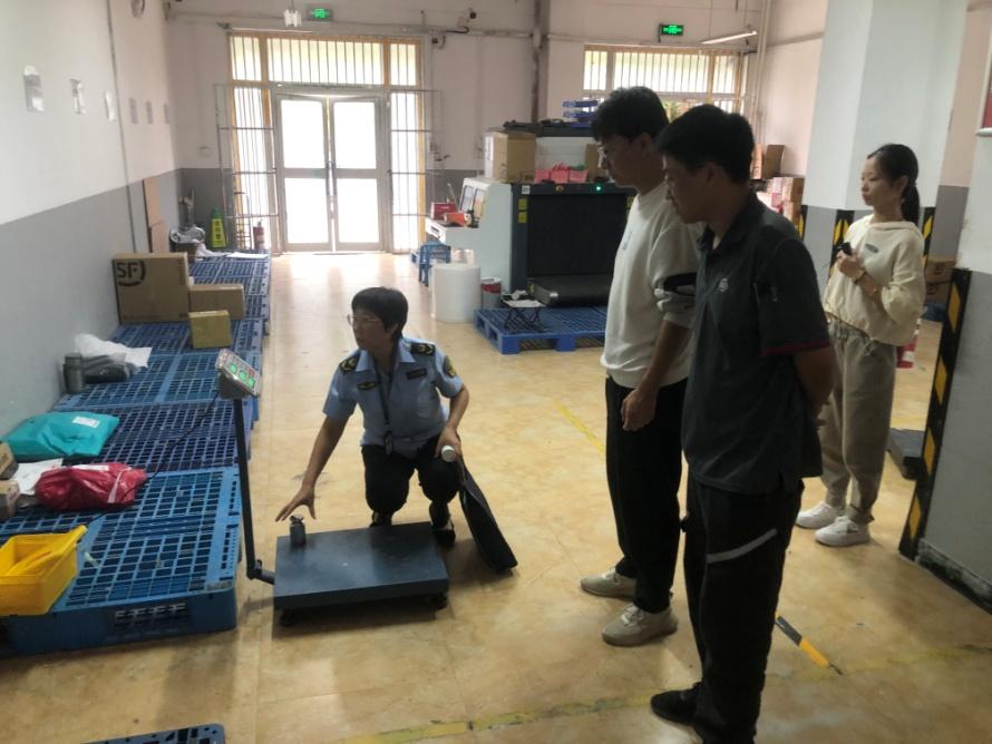 師市市場(chǎng)監(jiān)管局開(kāi)展快遞行業(yè)計(jì)量器具檢查