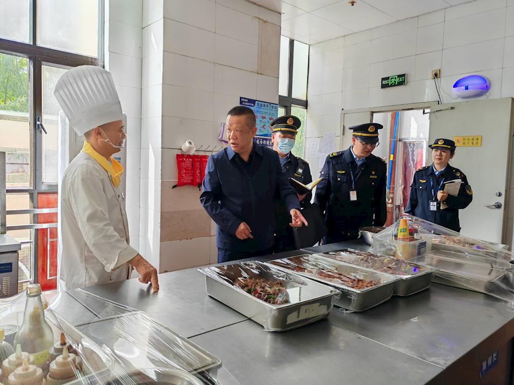 我為群眾辦實事 師市市場監管局國慶“不打烊”守護百姓生活