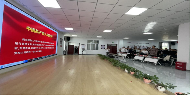 新疆華元融資擔保公司開展“黨建共建聚合力，攜手共進促提升”黨建聯席活動