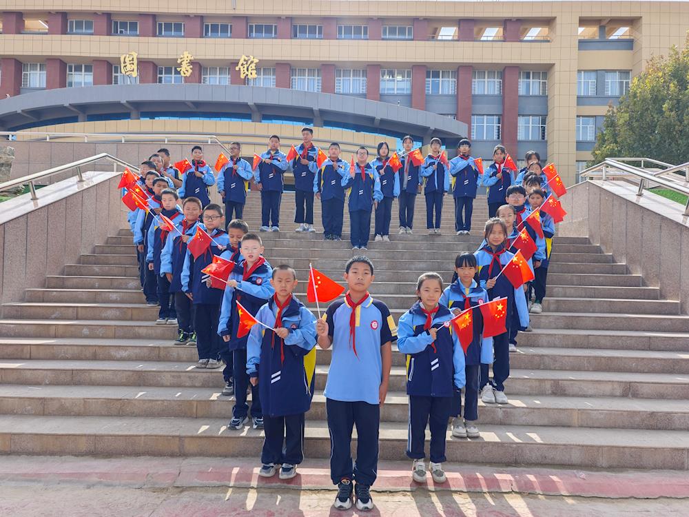 十二團中學開展“強國復興有我”主題慶國慶活動