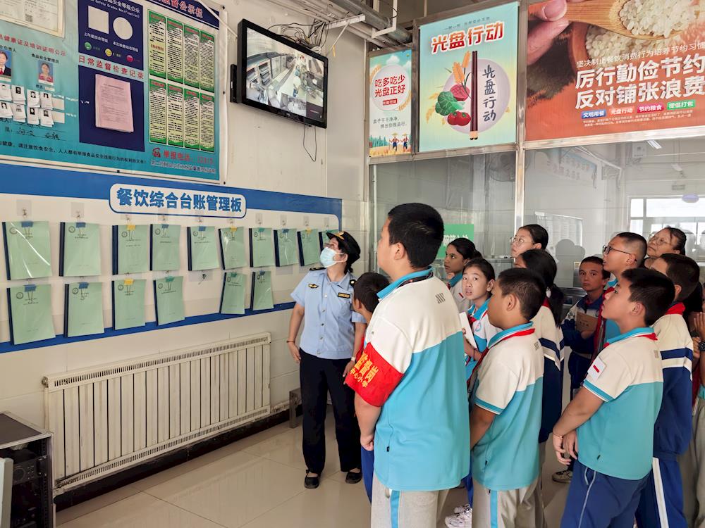 師市市場監督管理局在一團中心小學及餐飲店開展“反對浪費 崇尚節約”宣傳活動
