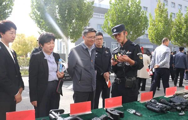 第一師阿拉爾市基層黨建和人才工作現場會觀摩團一行赴特警支隊觀摩機關黨委工作開展情況