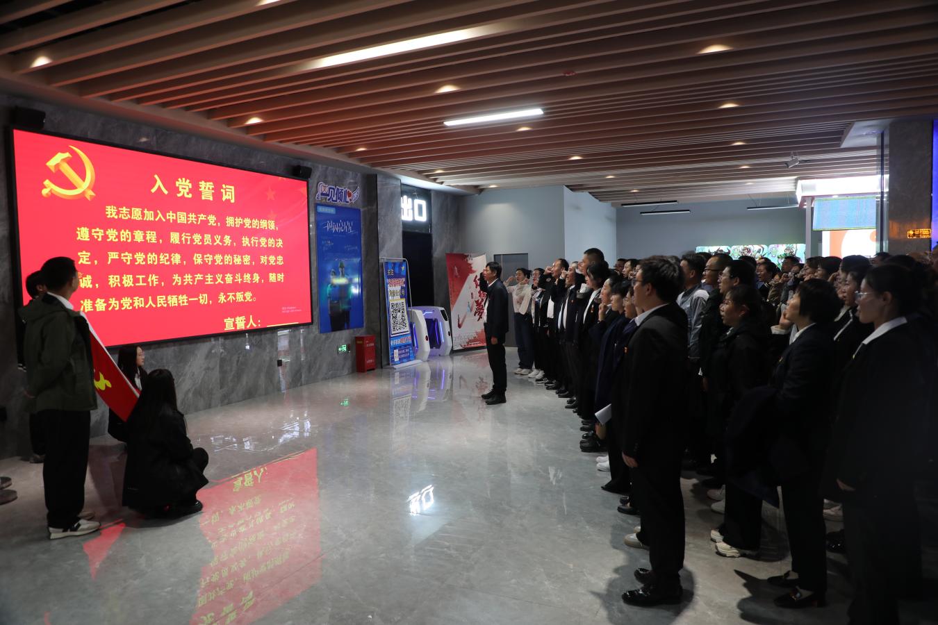 水利水電公司黨委聯合師市紀委監委黨總支開展“紅色影片映初心 堅定信仰鑄黨魂”主題黨日活動