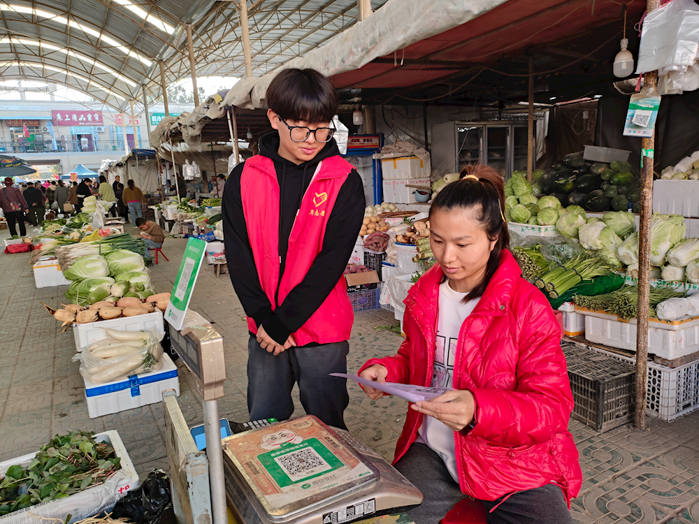 第一師阿拉爾市開展“崇尚節約，反對浪費”文明行動