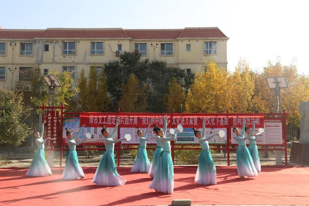 文化潤疆 | 師市文工團走進六團開展“我們的中國夢”文化進萬家暨“送文化下基層”慰問演出活動