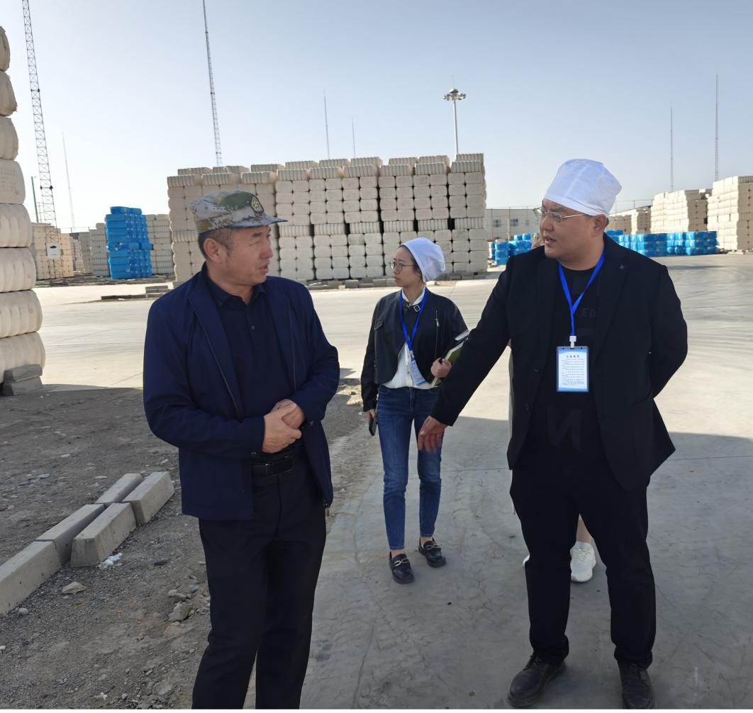 聚天紅果業深入鵬宇棉花倉儲開展交流學習