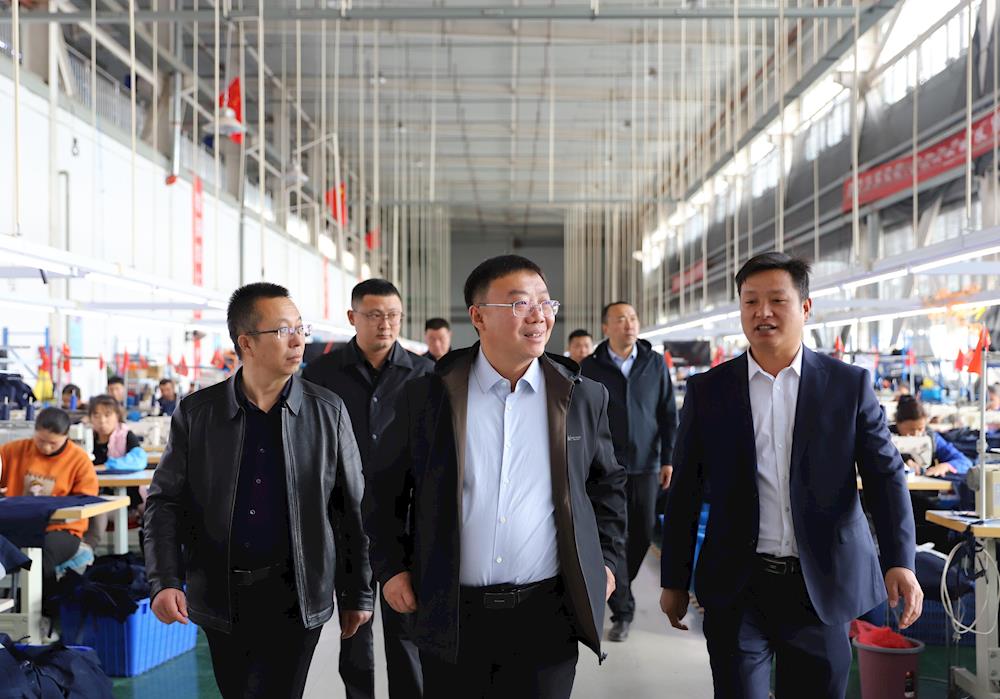 一八四團黨委在五團沙河鎮考察交流