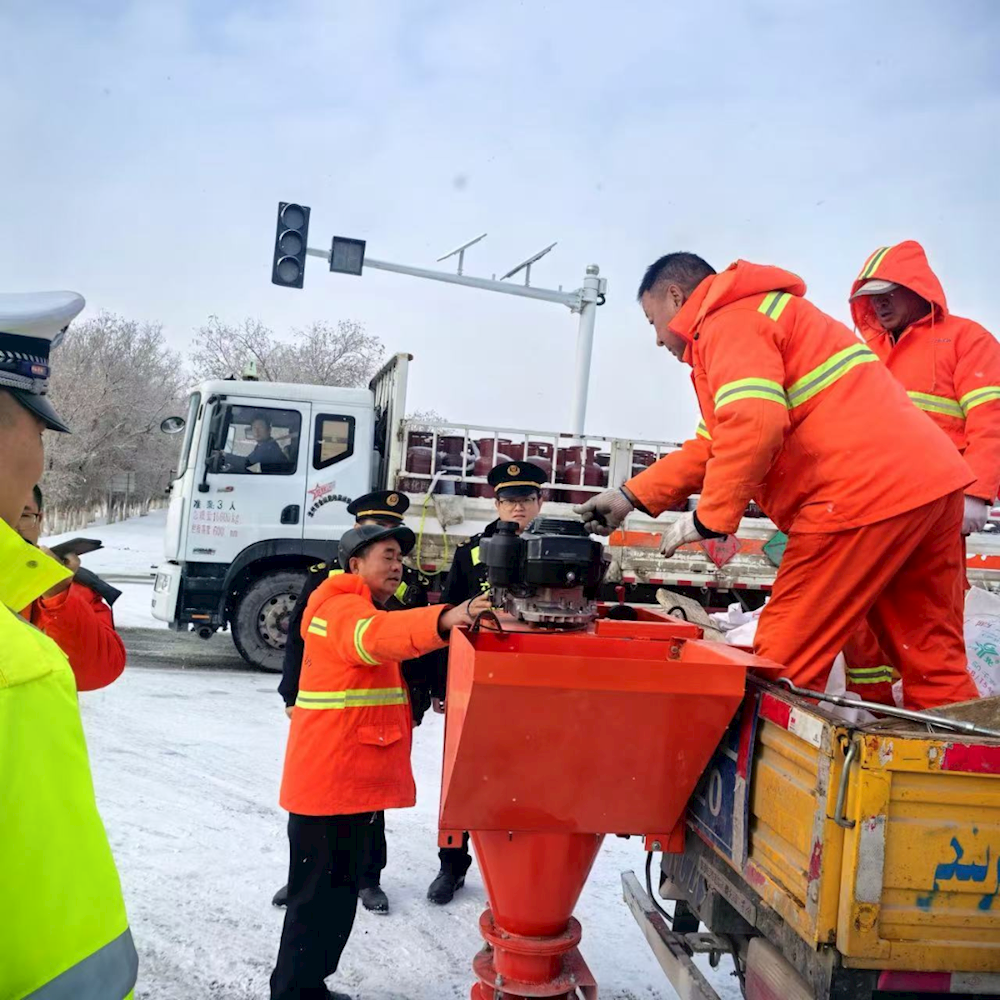 第一師阿拉爾市全力應(yīng)對(duì)降雪、降溫天氣