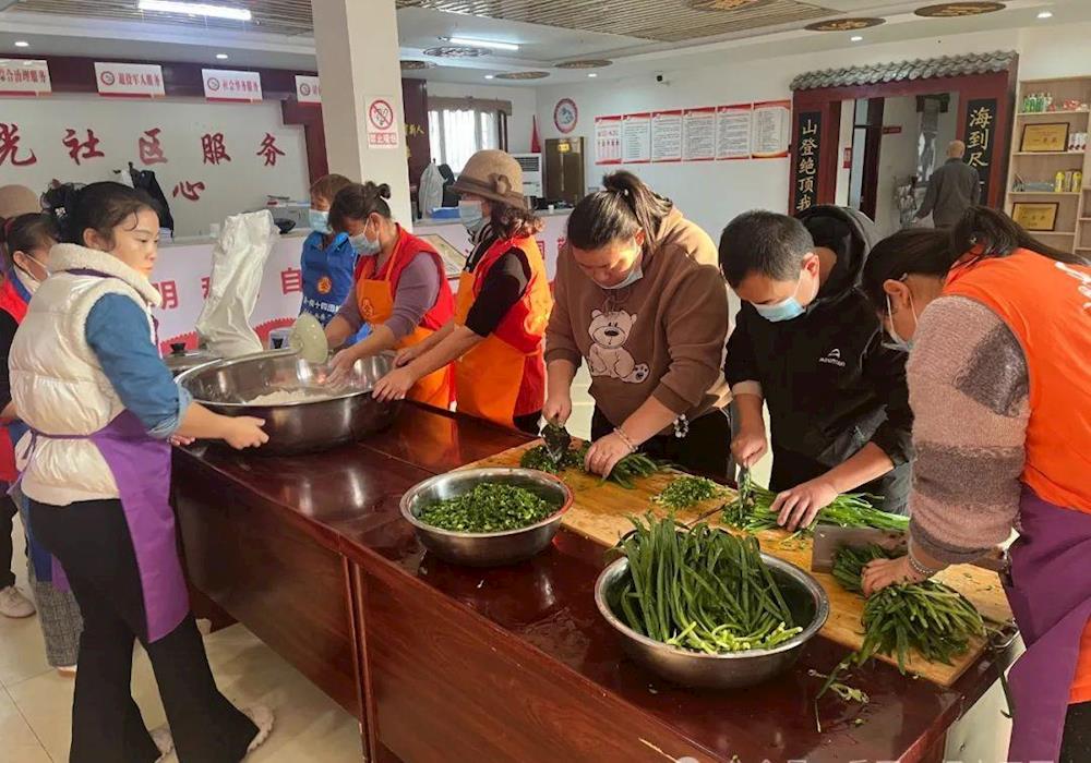 十四團組織開展“濃情暖冬至，共話鄰里情”主題包餃子活動