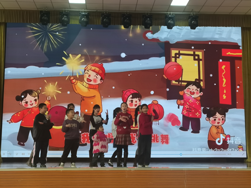 納格熱哈納村開展“慶元旦、迎新春”聯誼活動