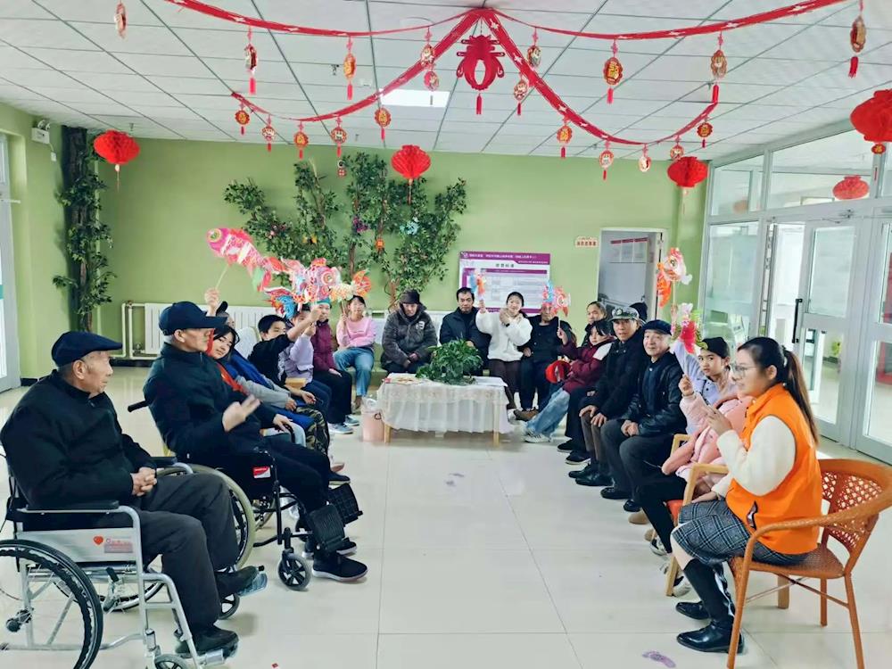 十一團社工站開展“守護朝夕美好，走進數字世界”喜迎元旦活動