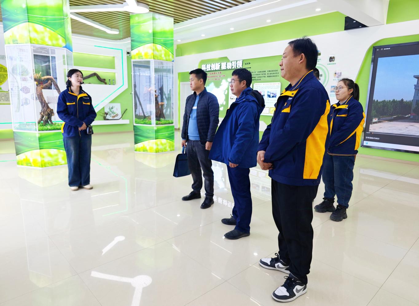 交建集團與川交路橋公司戰略合作簽約儀式圓滿舉行！