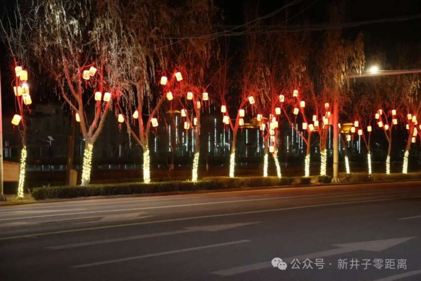 彩燈亮 年味濃 二團拉滿新春“氛圍感”