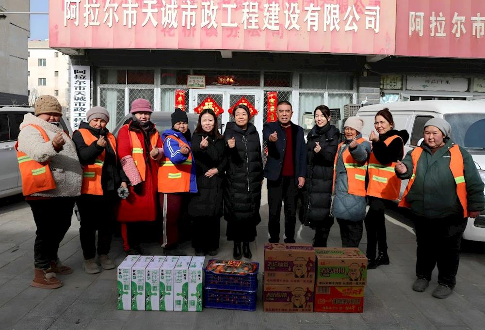 新春走基層丨曾曉春節前夕看望慰問堅守崗位的一線工作人員