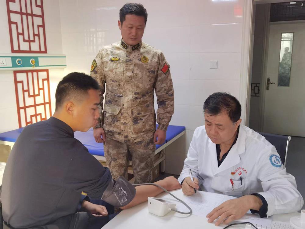 十二團醫院嚴把春季征兵健康體檢關  助力青年實現強軍夢
