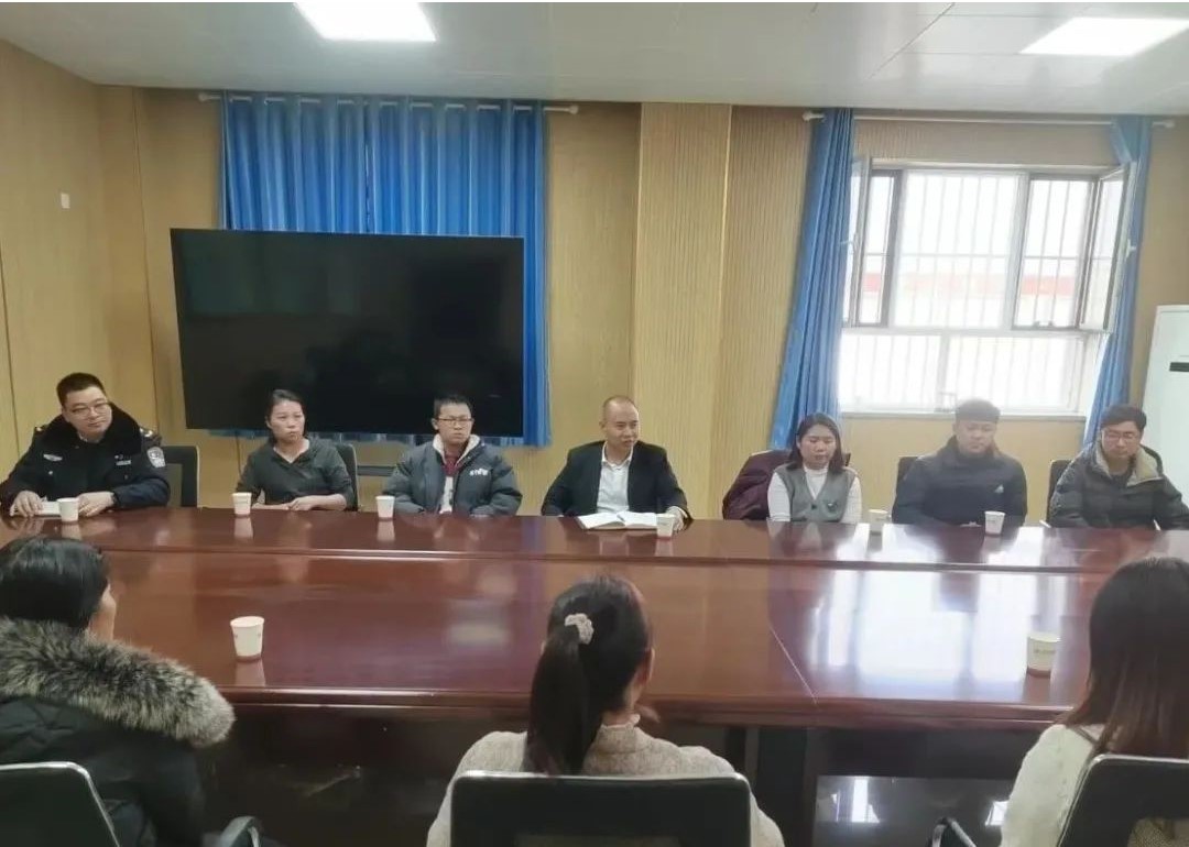 十四團黨委書記、政委劉朝勇實地調研法治大培訓工作開展情況