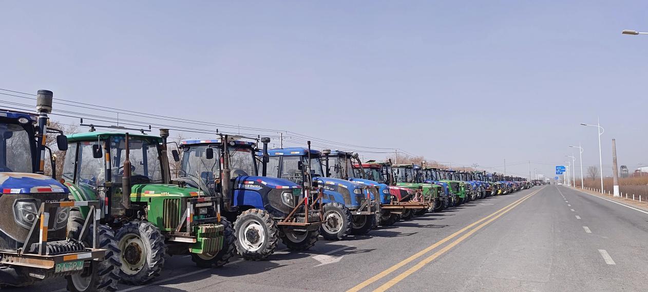 八團春耕時節(jié)強化農(nóng)機安全管理