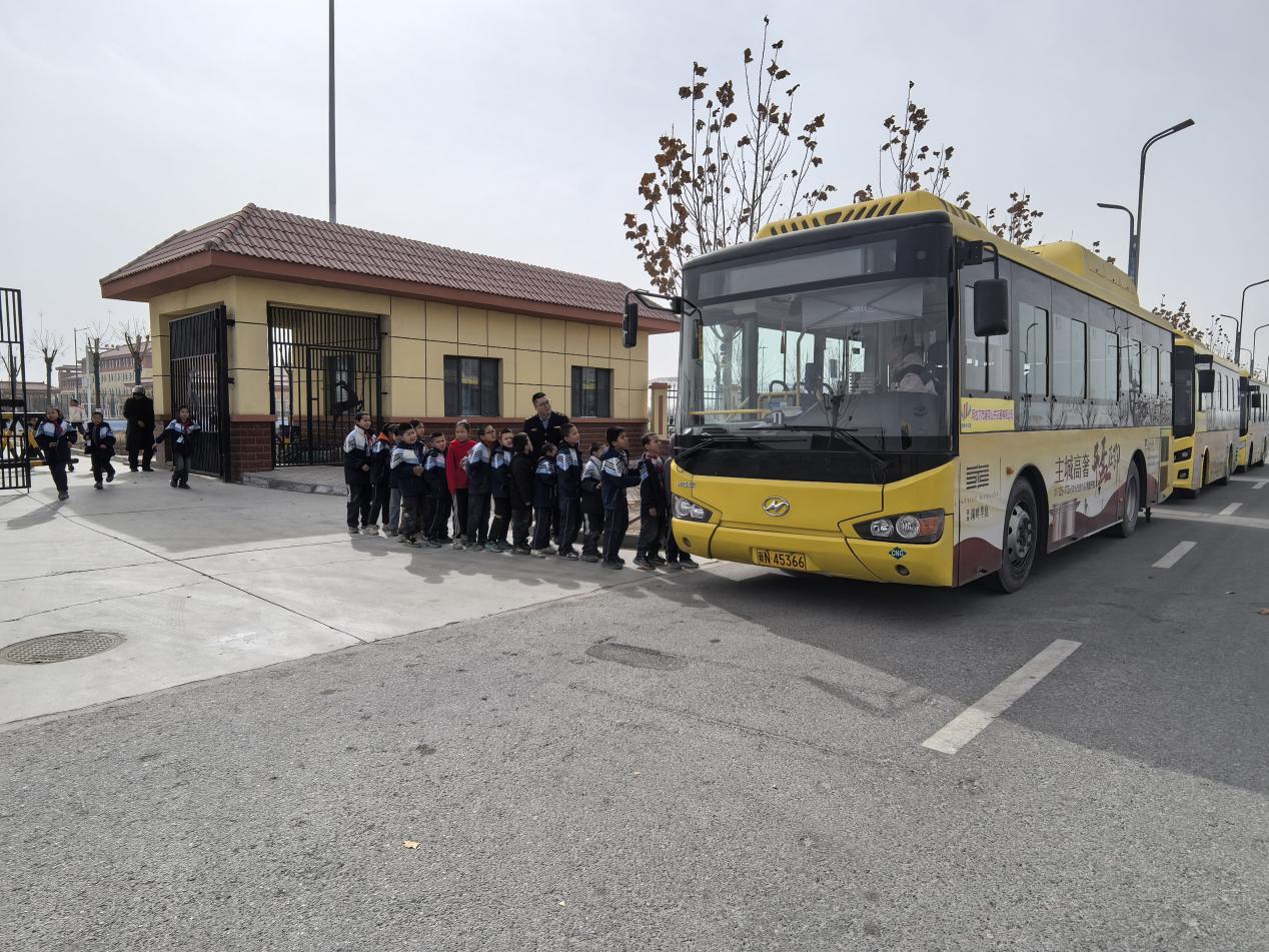 交建集團(tuán)塔河公交公司新增校車(chē)專(zhuān)線(xiàn)  學(xué)生上下學(xué)通勤更便捷！