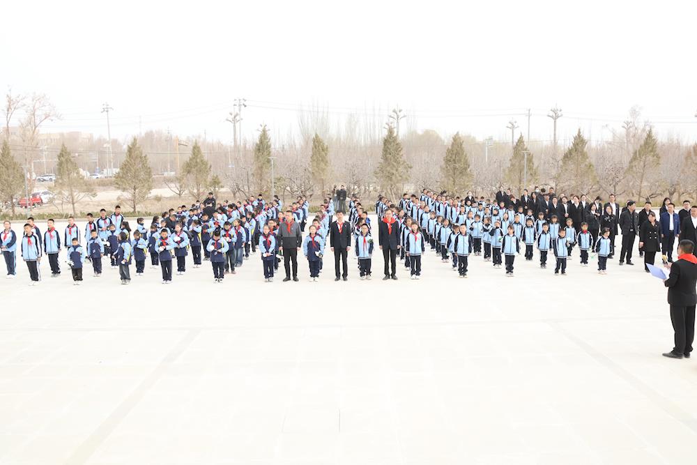 師市團委組織開展“清明祭英烈 童心永向黨”主題隊日活動