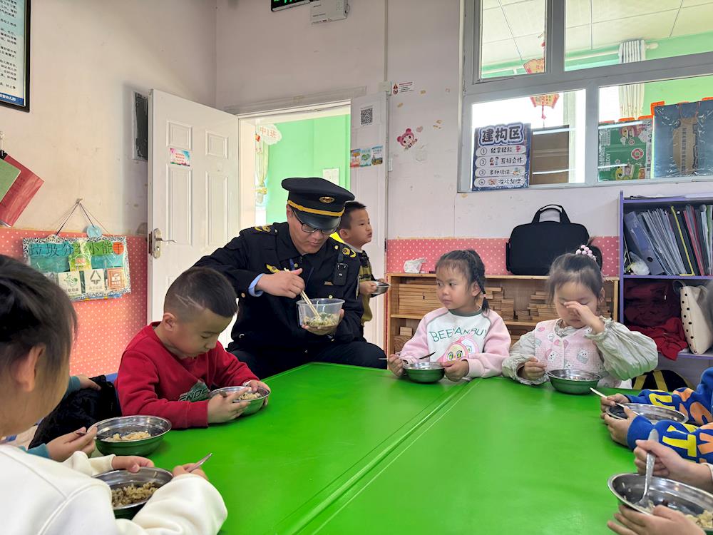 我為群眾辦實事 師市市場監管局在幼兒園開展食品安全專項檢查