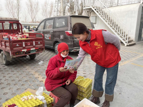二團開展“交通安全進社區 攜手共筑安全線”活動