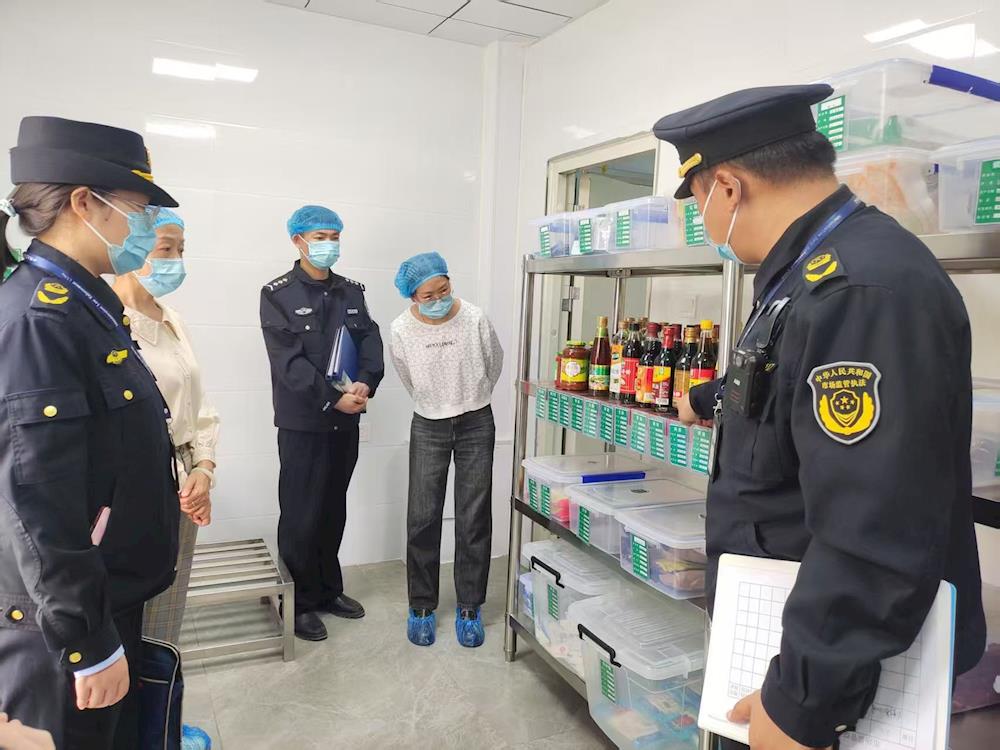 筑牢安全防線 守護舌尖上的童年