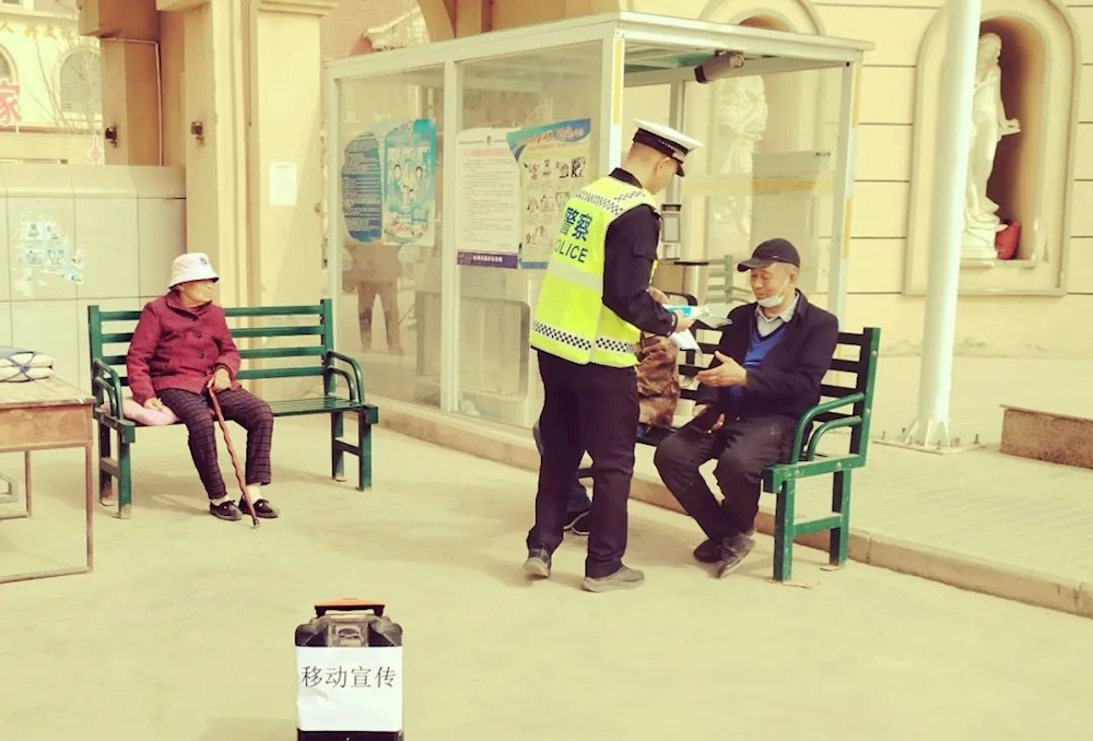 【強基工程】走街串巷 法規隨行——一師交警的“流動電臺”