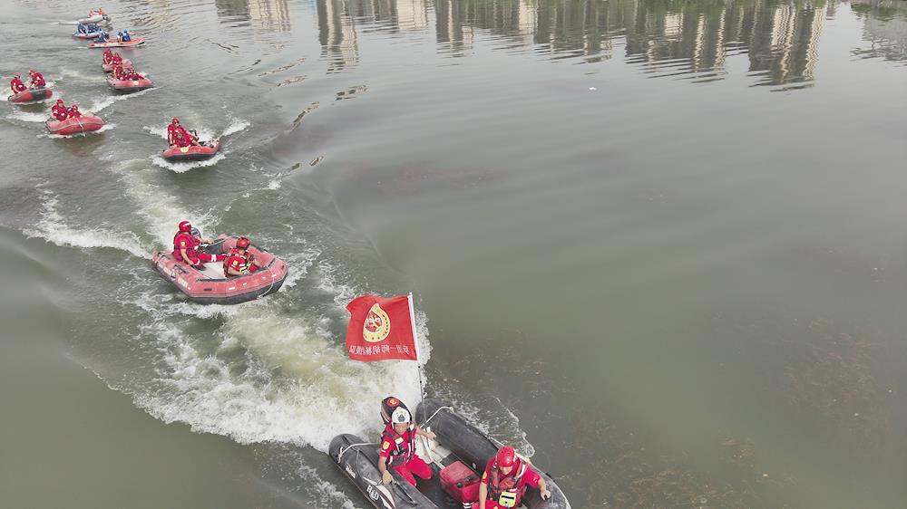 水域救援實戰(zhàn)演練：以練為戰(zhàn)，提升應(yīng)急響應(yīng)水平