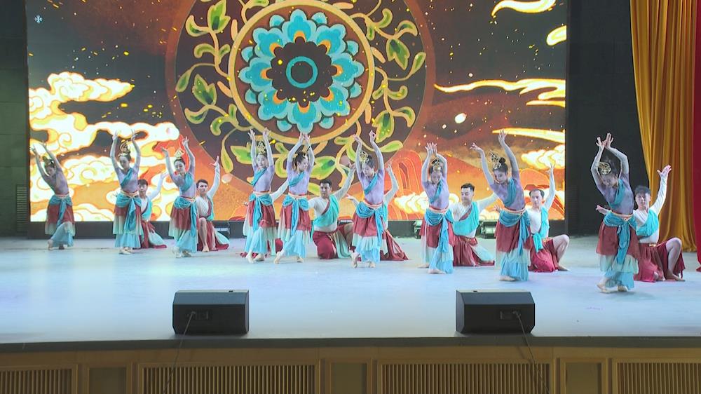 兵兵有禮過佳節(jié)·端午丨阿拉爾市文工團(tuán)赴一團(tuán)開展“我們的中國夢·文化進(jìn)萬家”慰問演出活動(dòng)