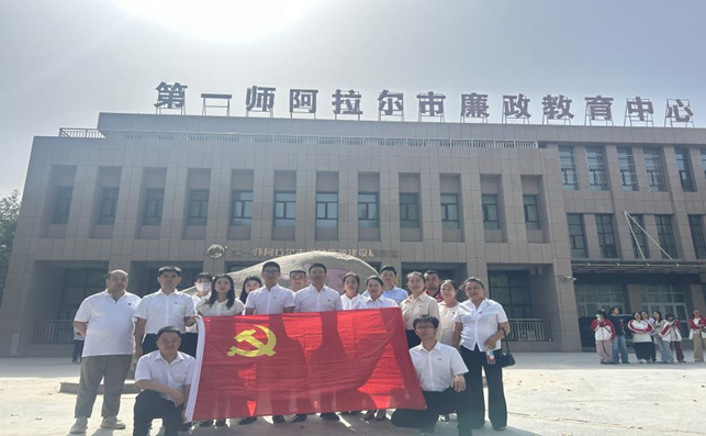 托喀依鄉組織全體機關黨員干部于阿拉爾市廉政教育中心開展慶“七一”主題黨日活動