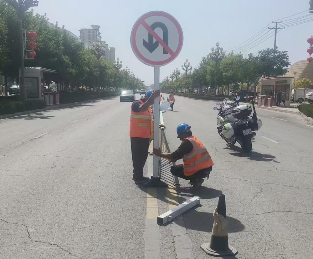 市政護欄筑防線 文明出行更安全