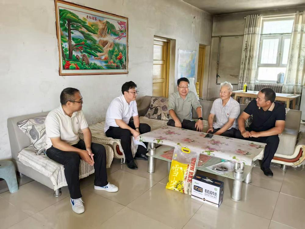 十六團新開嶺鎮開展“軍民魚水情 八一暖人心”——八一建軍節慰問活動