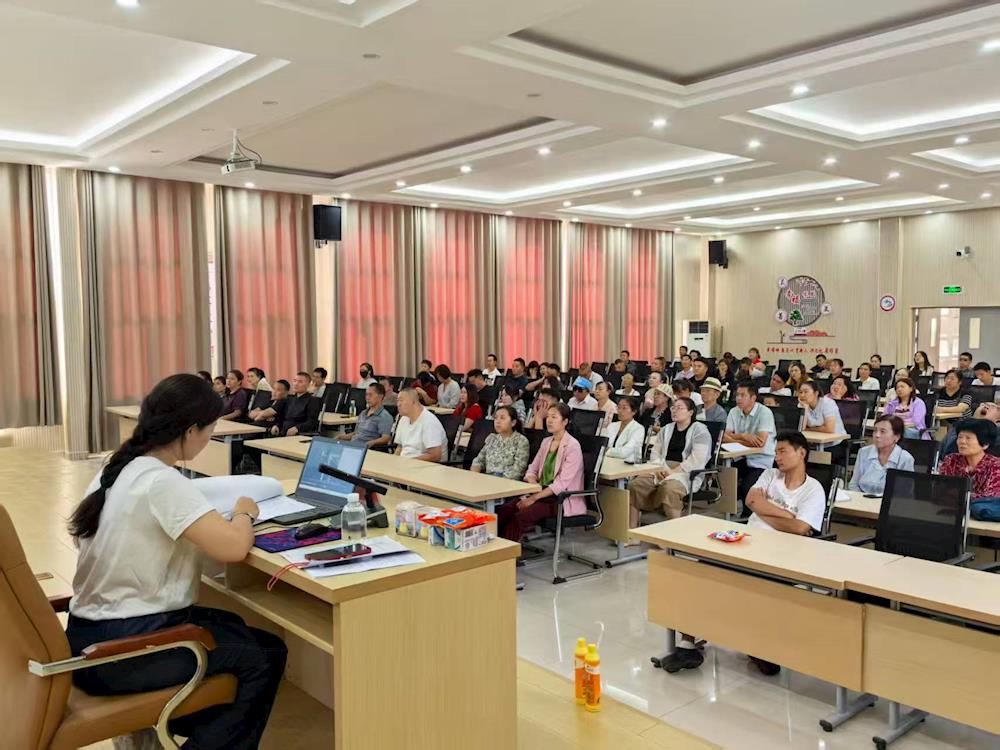 大爺都懂了！“拆窗破網” 宣講讓居民心里亮堂