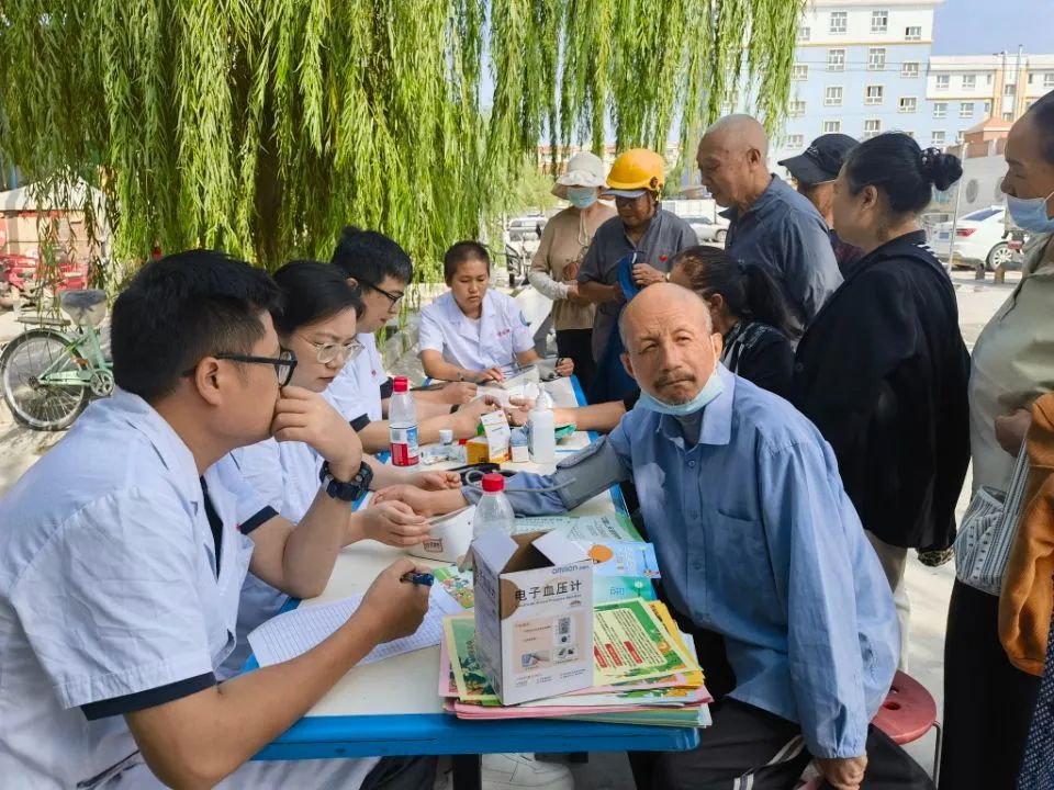 一團便民服務中心、希望路社區聯合團醫院開展以“預防殘疾 守護健康”為主題的宣傳教育活動