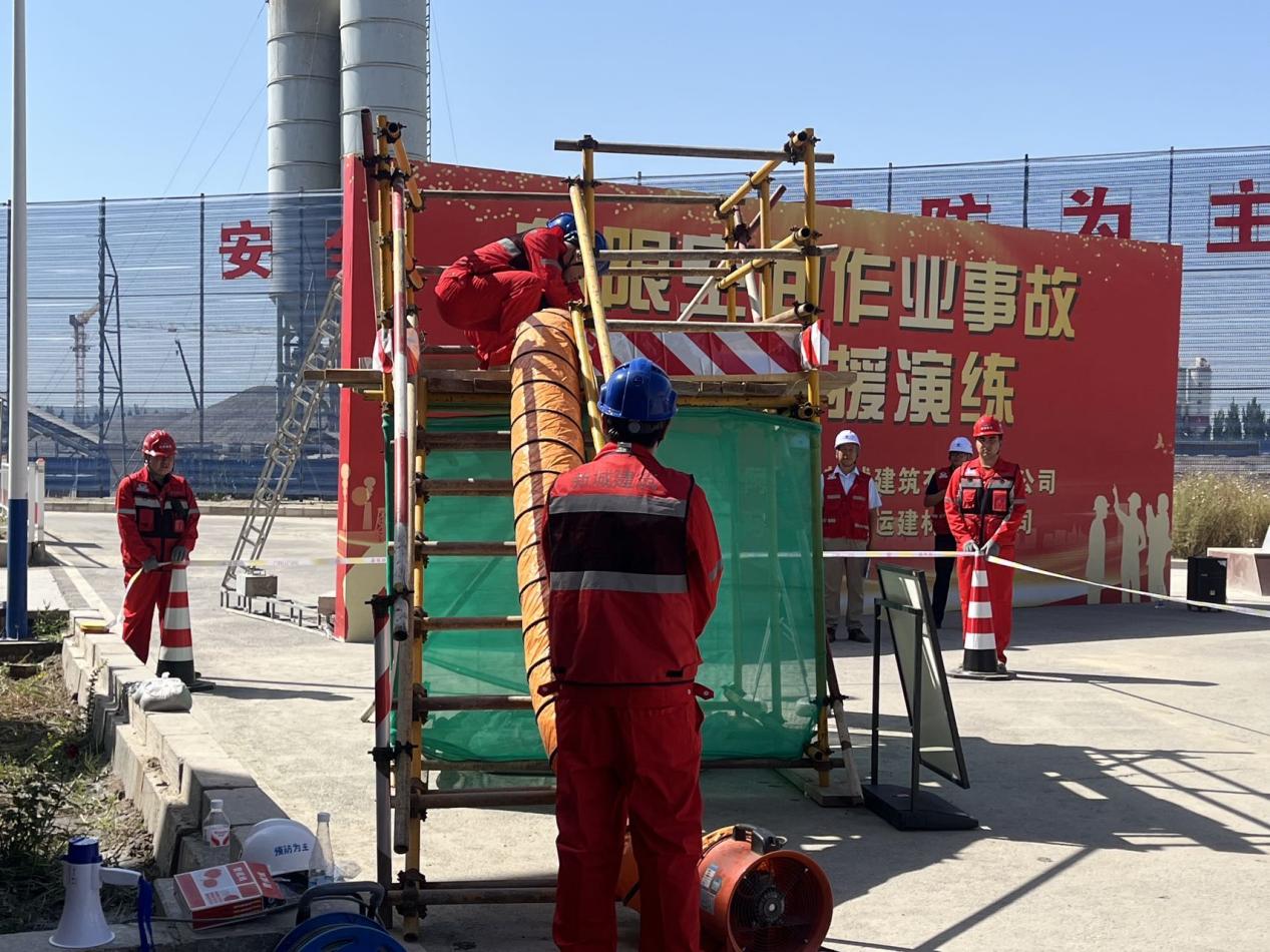 以練筑防守底線  實戰實訓護平安—— 隆運建材公司開展有限空間應急救援演練