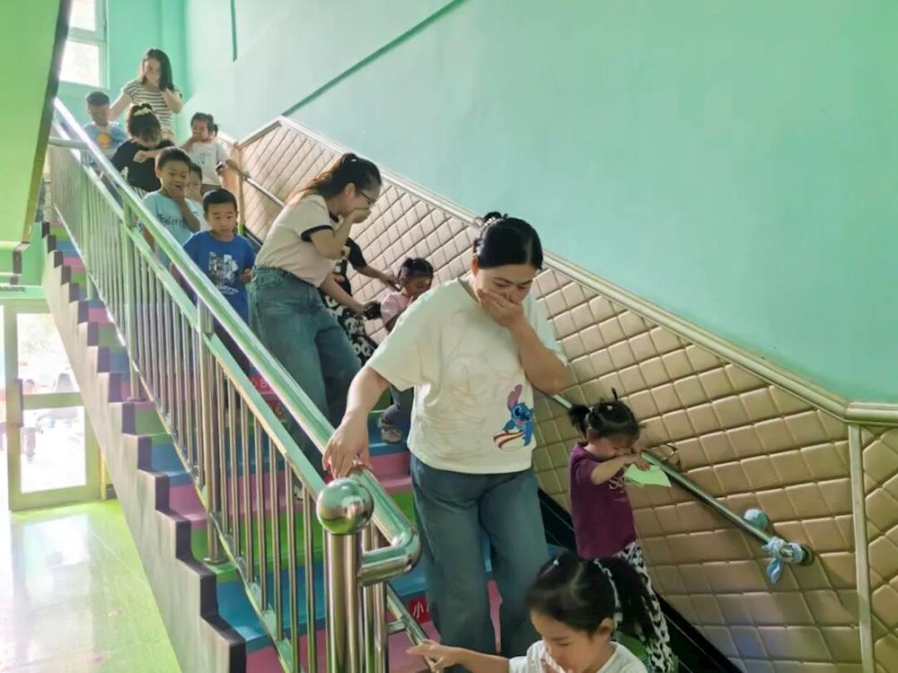 ?安全生產(chǎn) | 幼兒園開展消防演練活動 