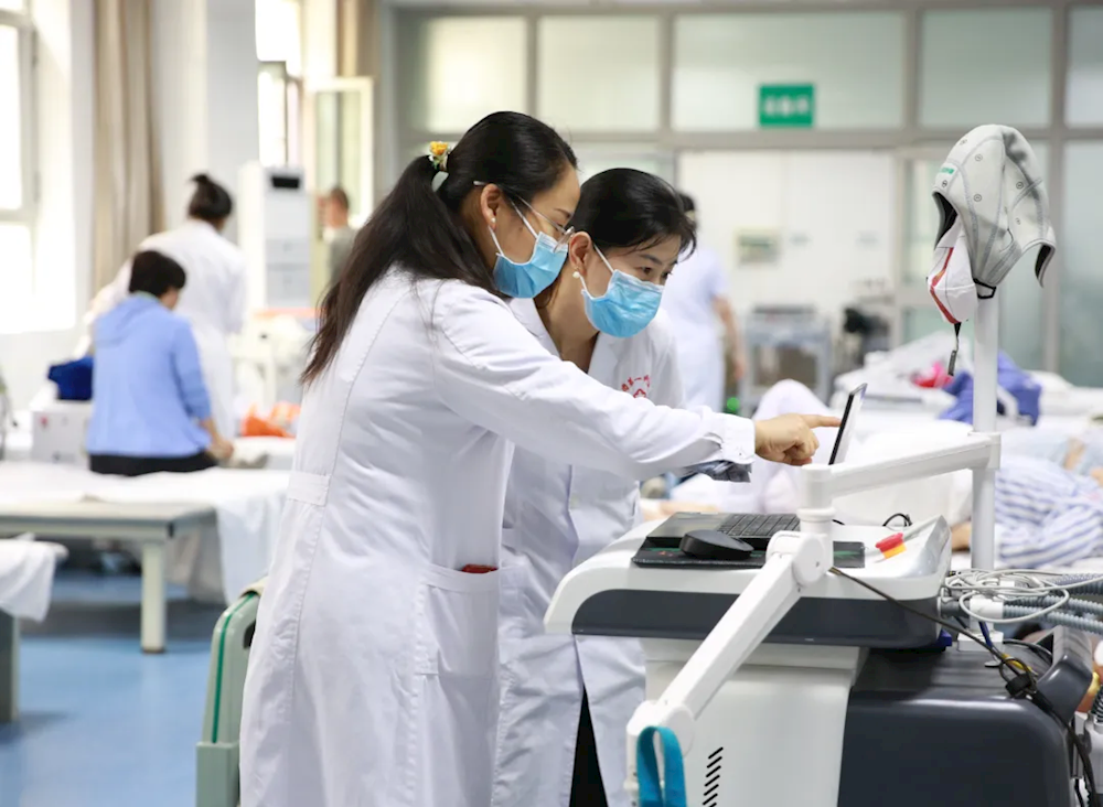 腦梗后暴躁失眠 一頂“神奇頭套”改寫人生！援疆技術讓患者重拾生活盼頭