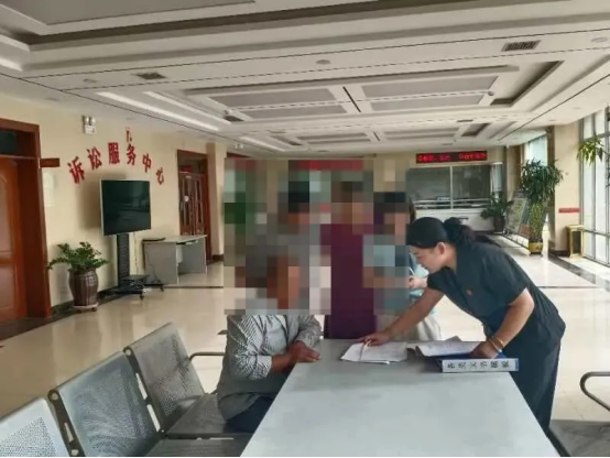 “小文本”撬動“大服務”：第一師中級人民法院推行示范文本獲職工群眾點贊