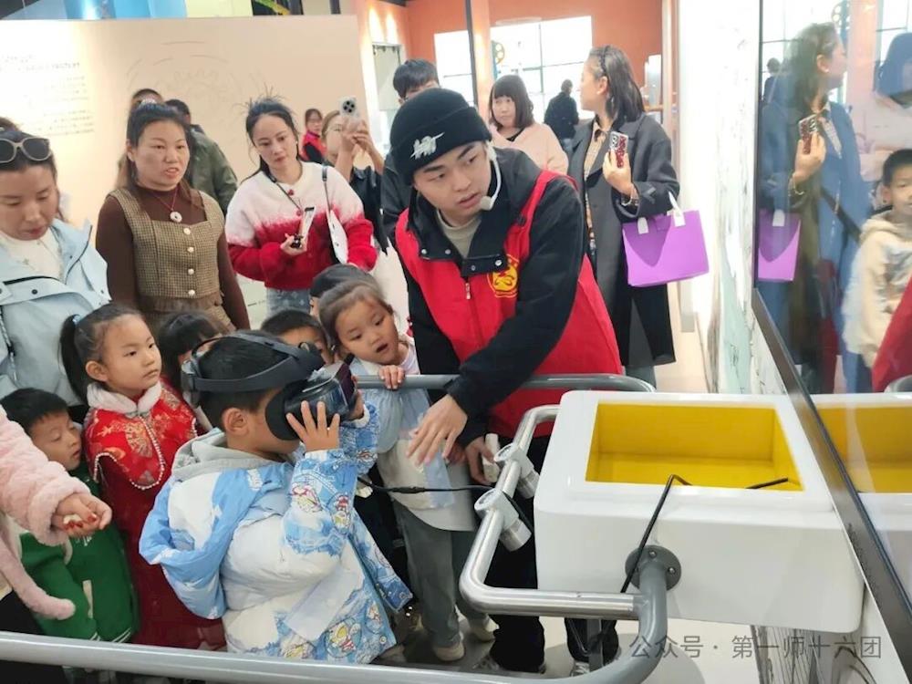 【兵地共建】十六團幼兒園開展兵地共建科技館參觀活動