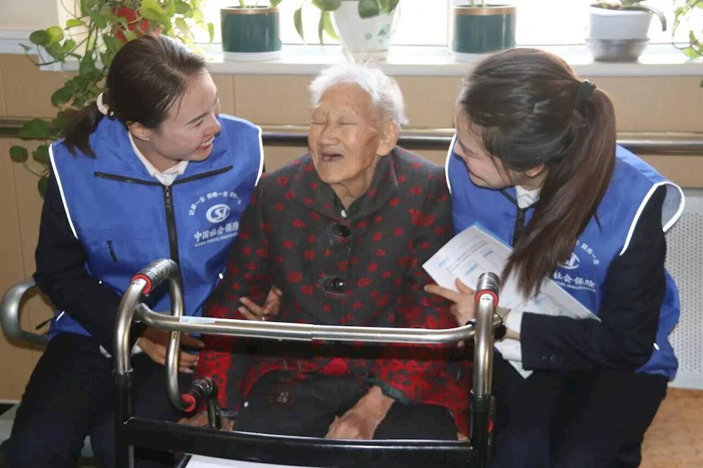 情暖重陽 愛滿十二團—多方聯動開展敬老慰問活動