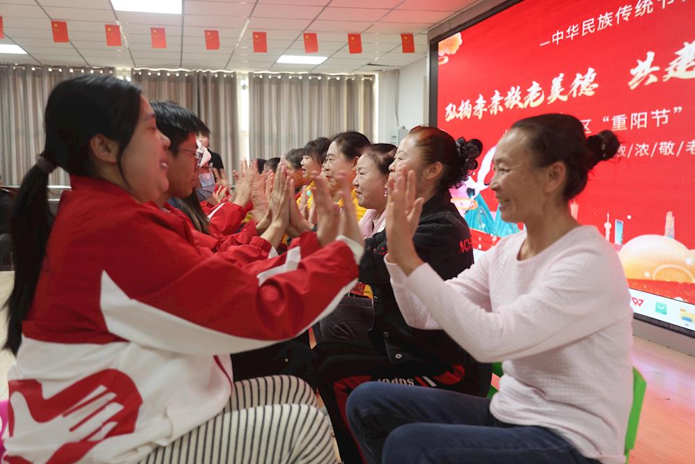 金暉映晚晴 青春暖夕陽(yáng)——師市各級(jí)團(tuán)組織“金暉行動(dòng)”敬老月活動(dòng)紀(jì)實(shí)