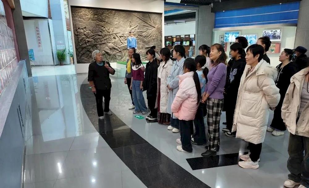 新時代文明實踐 | 黨建引領暖童心 六團“知心奶奶”用陪伴護航花季成長