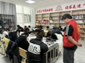 小小豆粒，創(chuàng)意無限：社區(qū)兒童在拼豆活動中展現(xiàn)專注與友愛