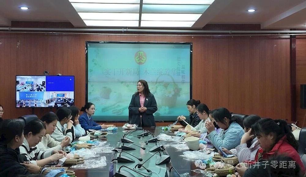 二團婦聯(lián)開展“實干開新局 木蘭綻芳華”手工包制作活動